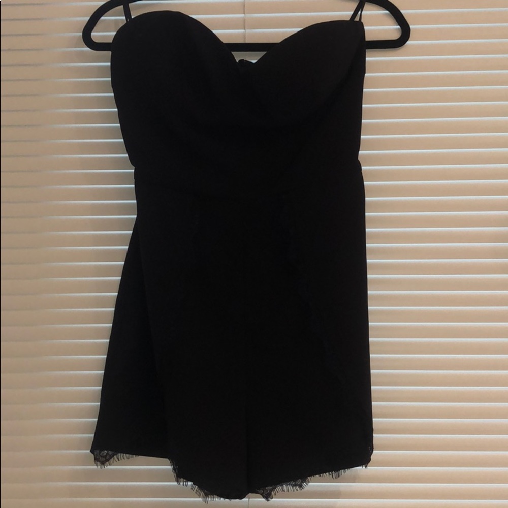 💫CLOSING SALE💫BEBE lace trim romper